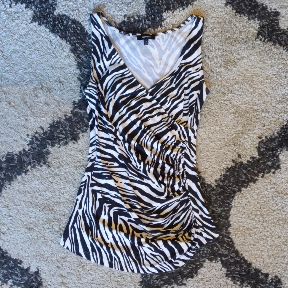💥3/$23 Flattering Express Tank Top